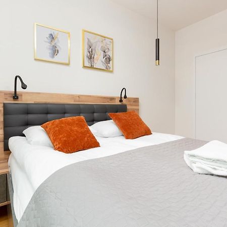 Park Arkadia Apartment With Parking Mokotow By Noclegi Renters 华沙 外观 照片